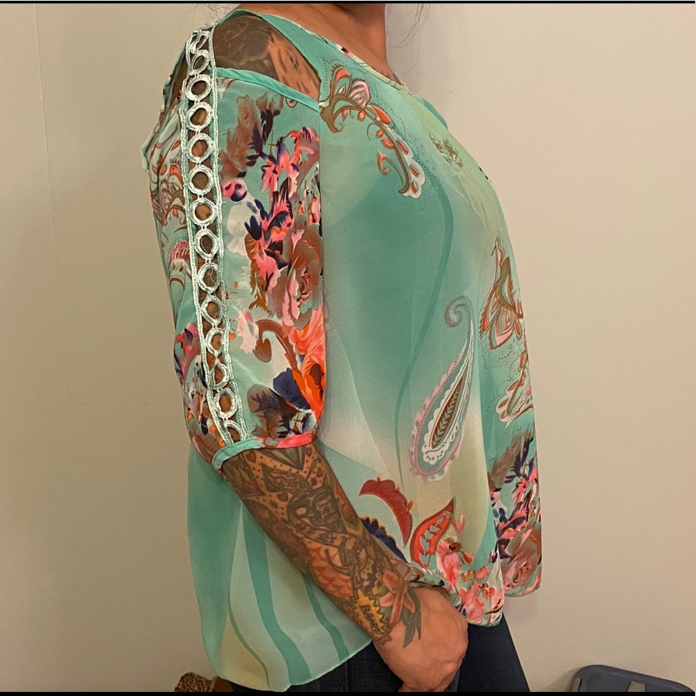 Blouse - Picture 2 of 3